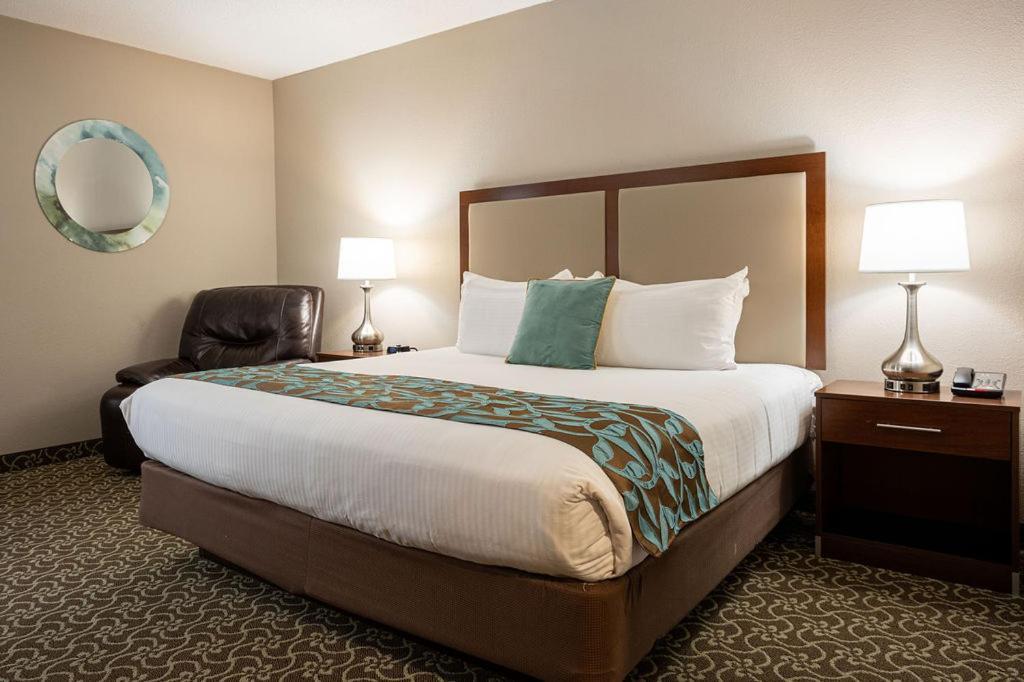 D. & Hotel Holyoke