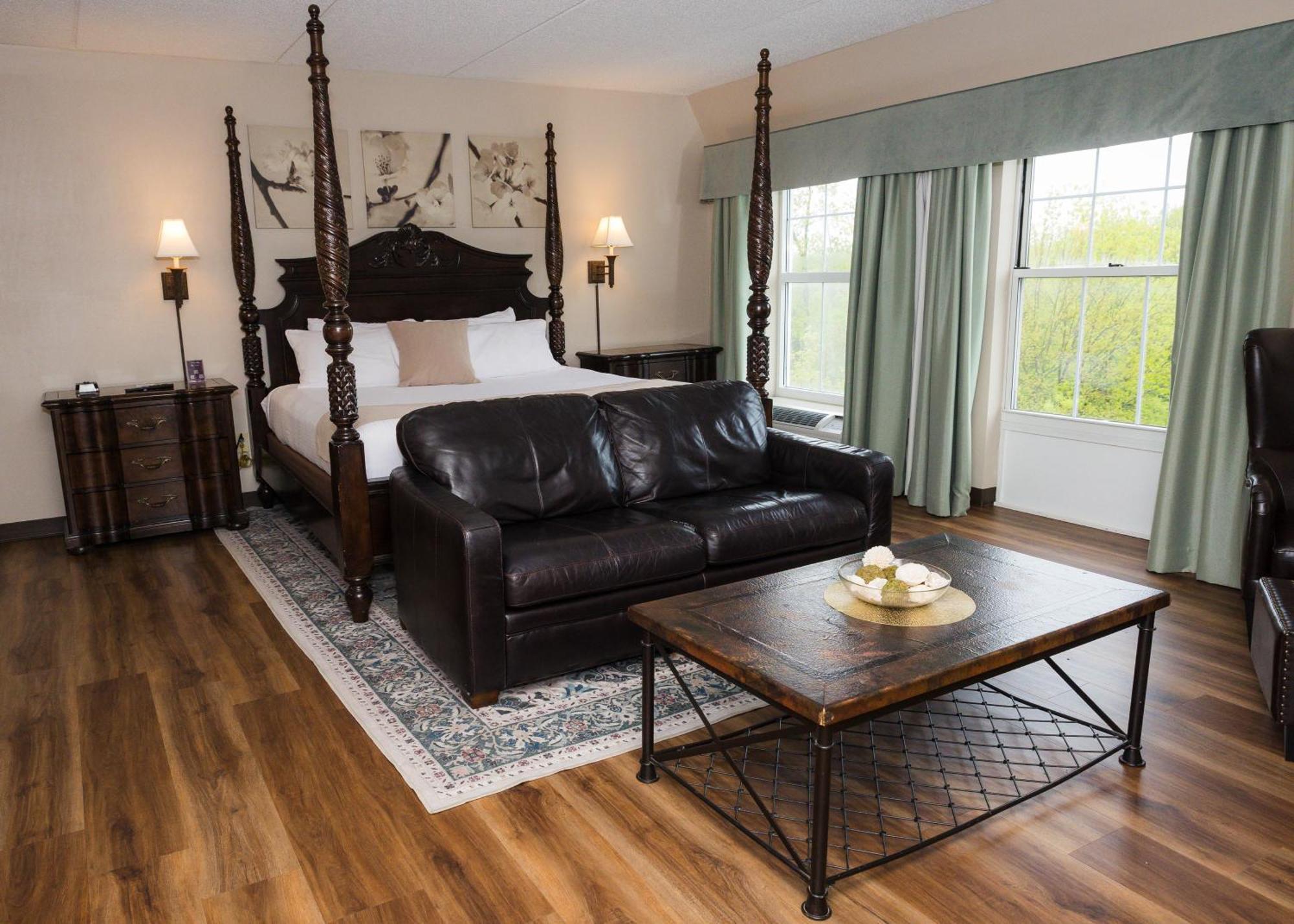 D. & Hotel Holyoke